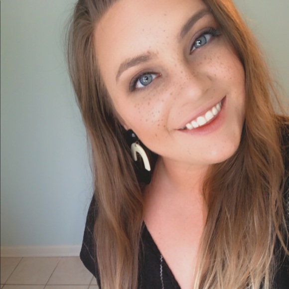 Meet your Posher, Calli - Picture 2 of 2